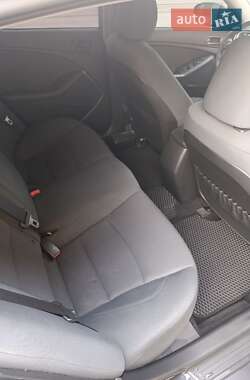 Седан Kia Optima 2015 в 
