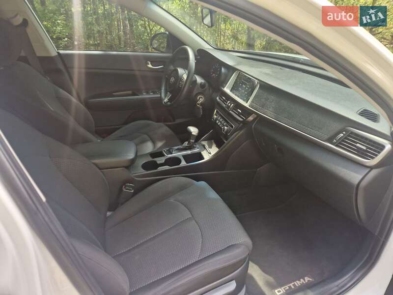 Седан Kia Optima 2016 в Бородянці