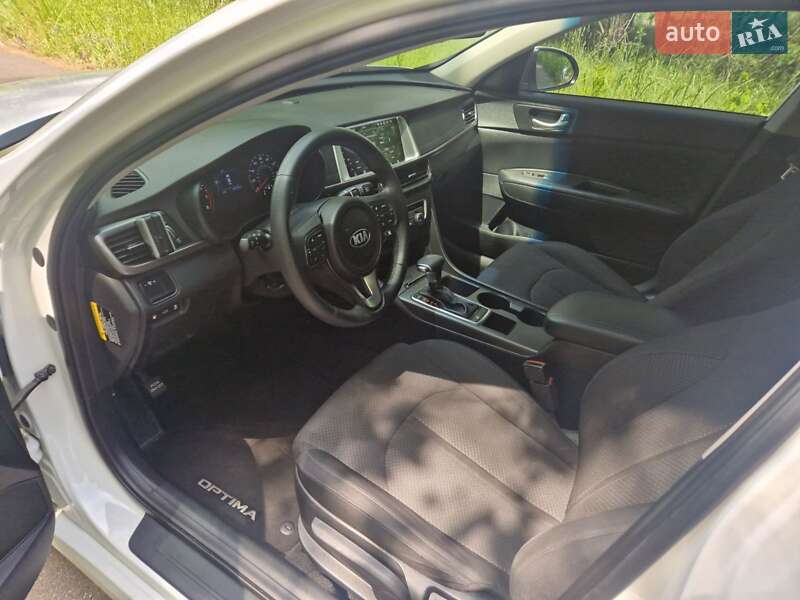 Седан Kia Optima 2016 в Бородянці