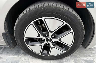 Седан Kia Optima 2013 в 