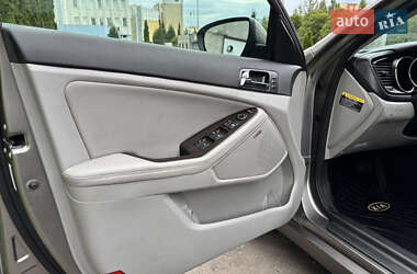 Седан Kia Optima 2012 в 