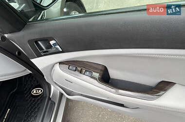 Седан Kia Optima 2012 в 