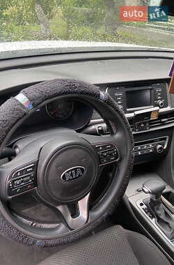 Седан Kia Optima 2016 в Светловодске