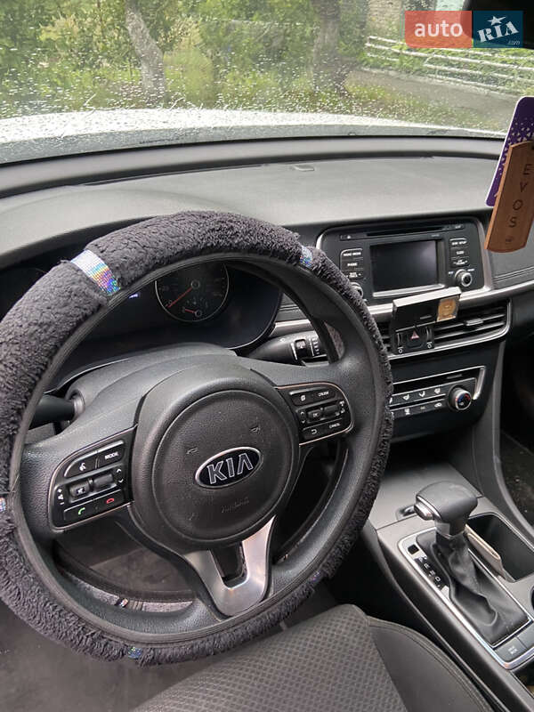 Седан Kia Optima 2016 в Светловодске