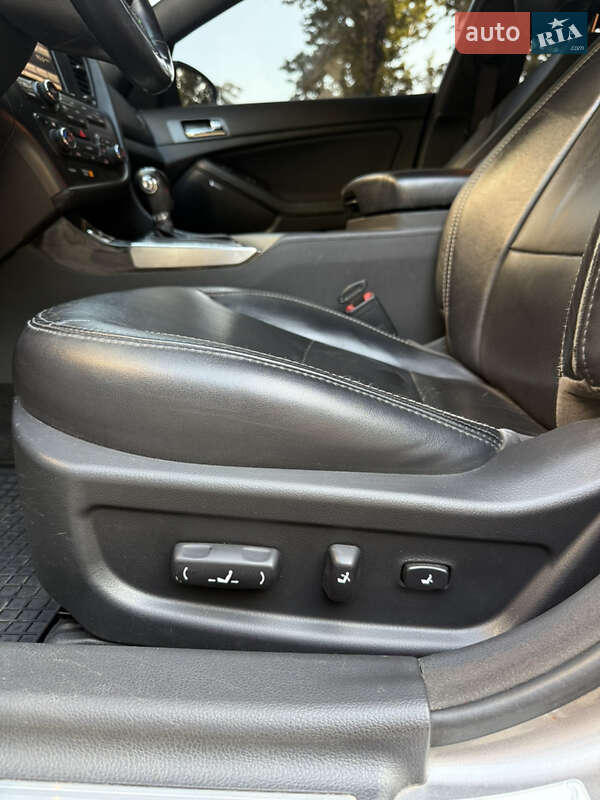 Седан Kia Optima 2013 в Кривом Роге