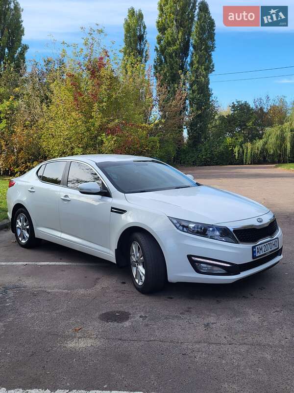 Седан Kia Optima 2011 в 