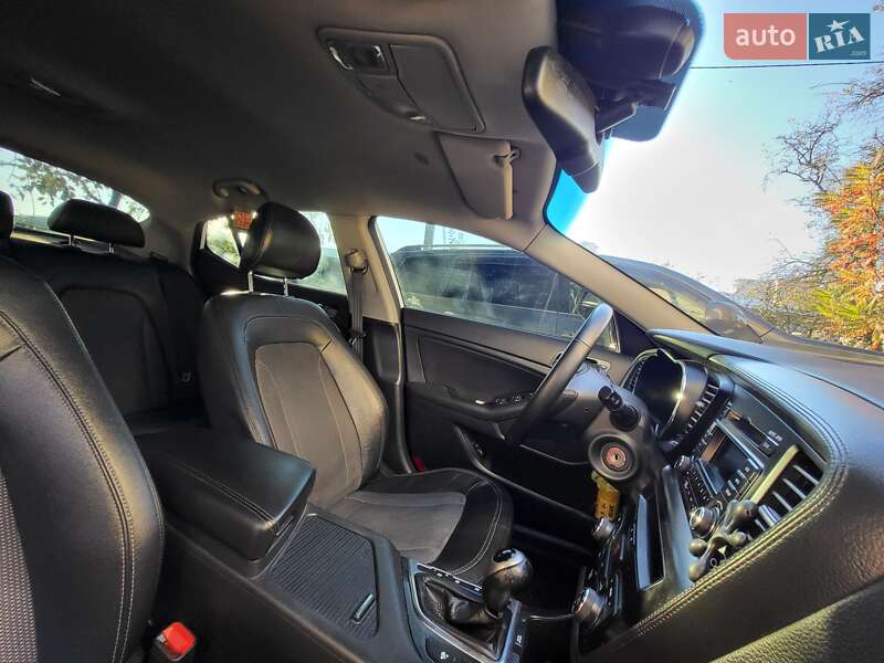Седан Kia Optima 2011 в Житомире
