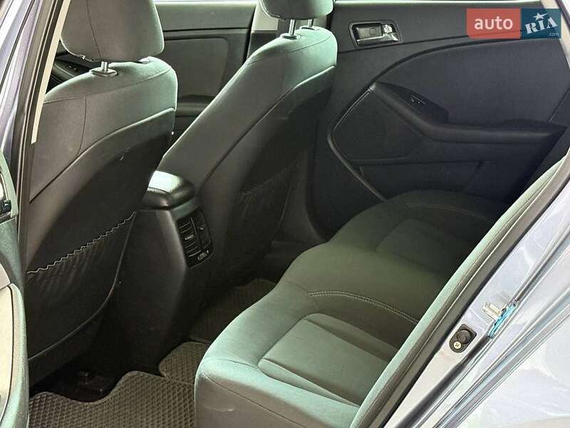 Седан Kia Optima 2012 в Одесі
