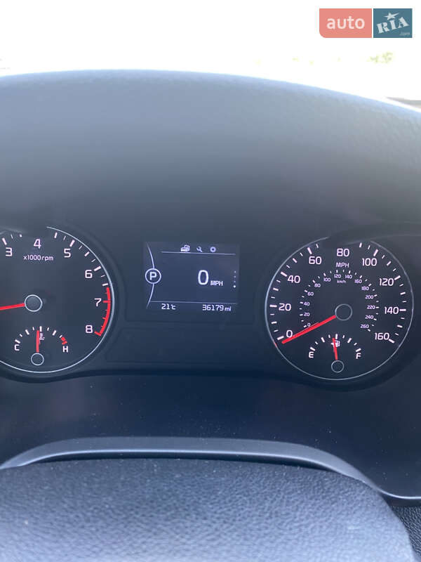 Седан Kia Optima 2016 в Золочеві