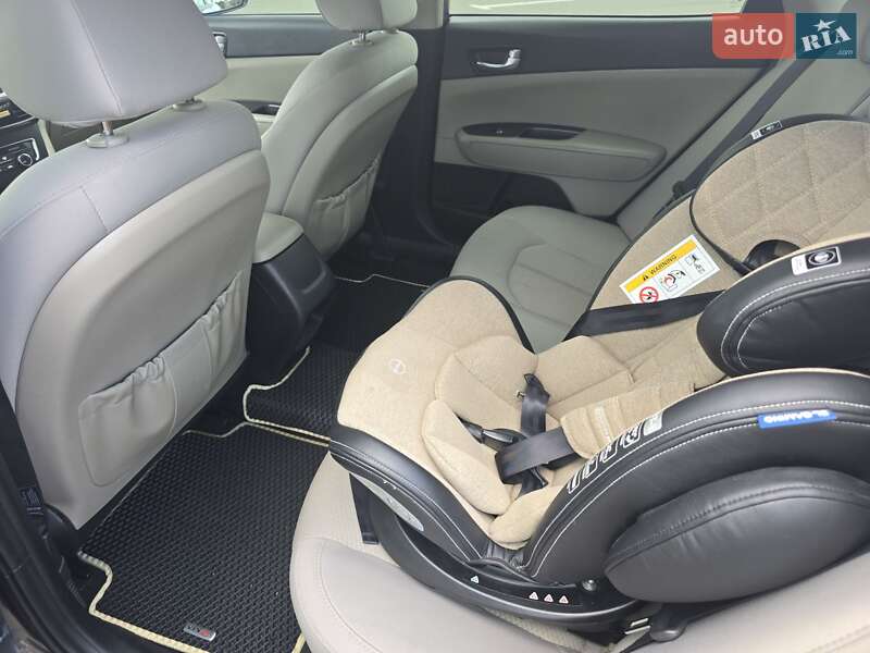 Седан Kia Optima 2016 в Одессе
