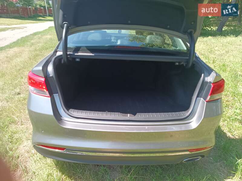 Седан Kia Optima 2017 в Киеве