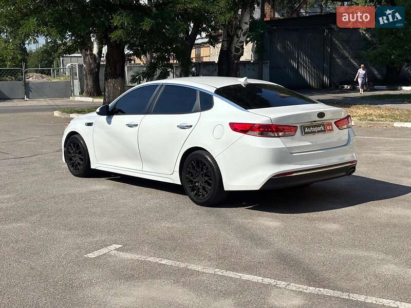Седан Kia Optima 2016 в Запорожье