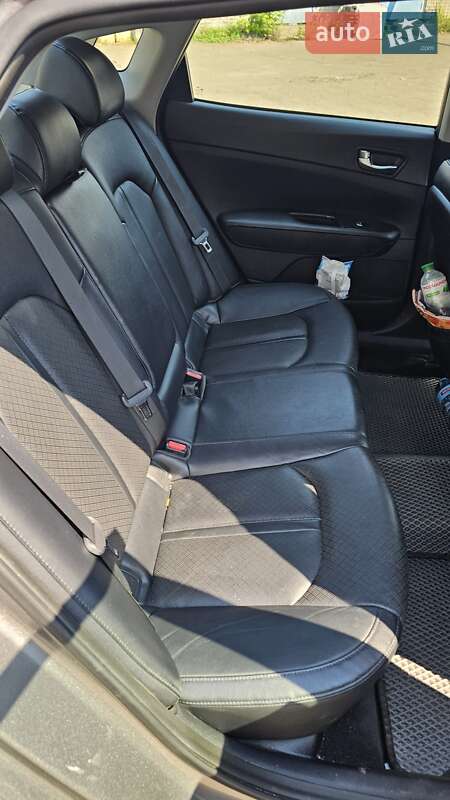 Седан Kia Optima 2015 в Киеве