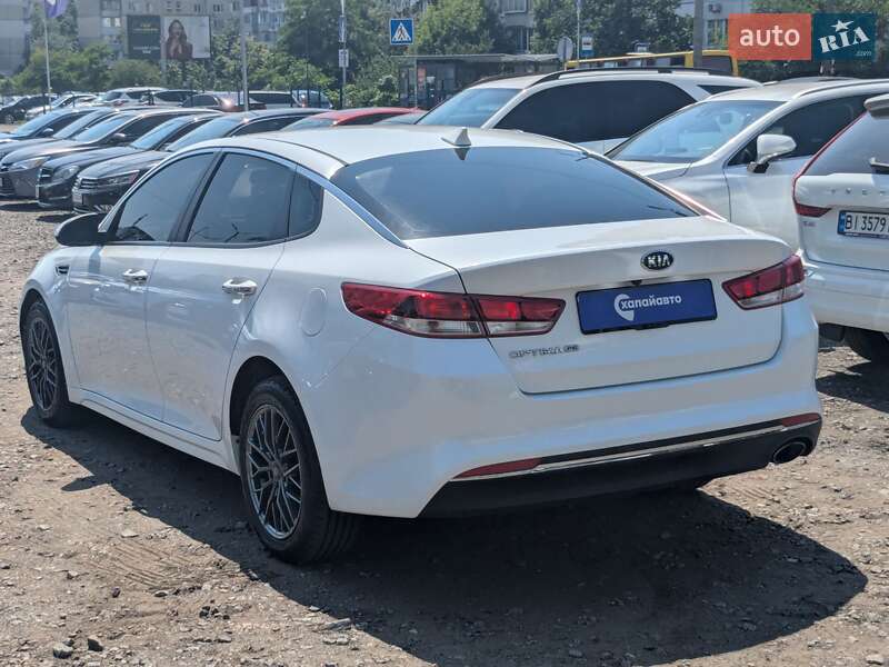 Седан Kia Optima 2017 в Киеве