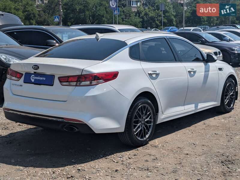 Седан Kia Optima 2017 в Киеве