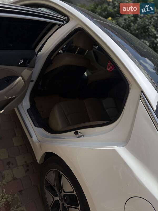 Седан Kia Optima 2013 в Харькове
