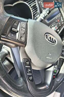 Седан Kia Optima 2011 в 