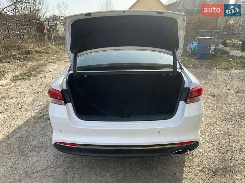 Седан Kia Optima 2016 в Киеве