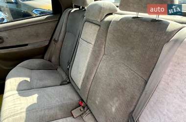 Седан Kia Optima 2003 в 