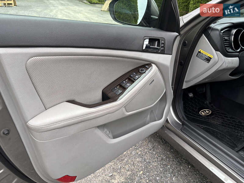Седан Kia Optima 2012 в Хмельницком