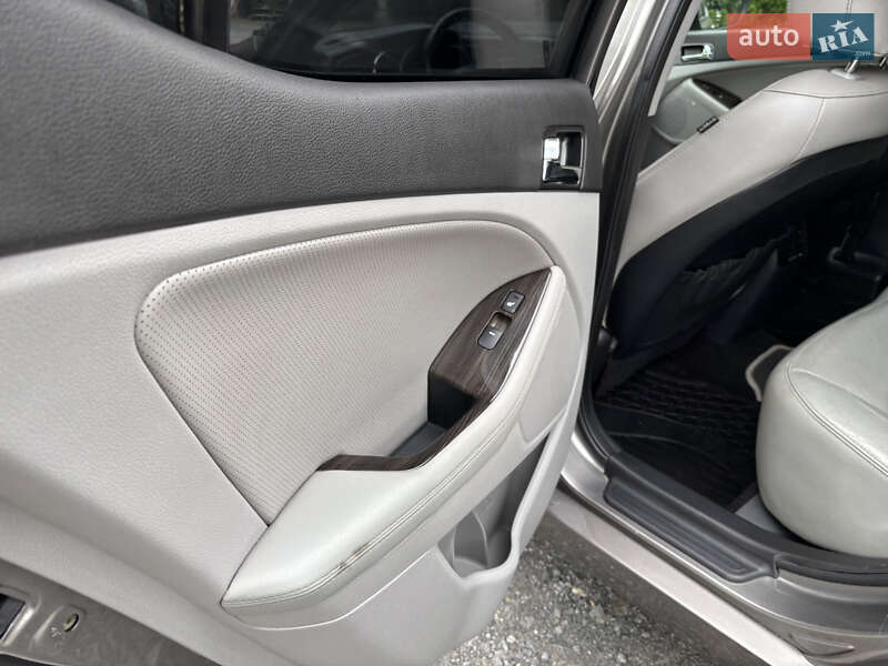 Седан Kia Optima 2012 в Хмельницком