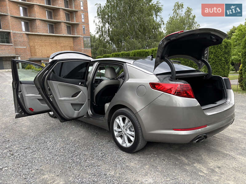 Седан Kia Optima 2012 в Хмельницком