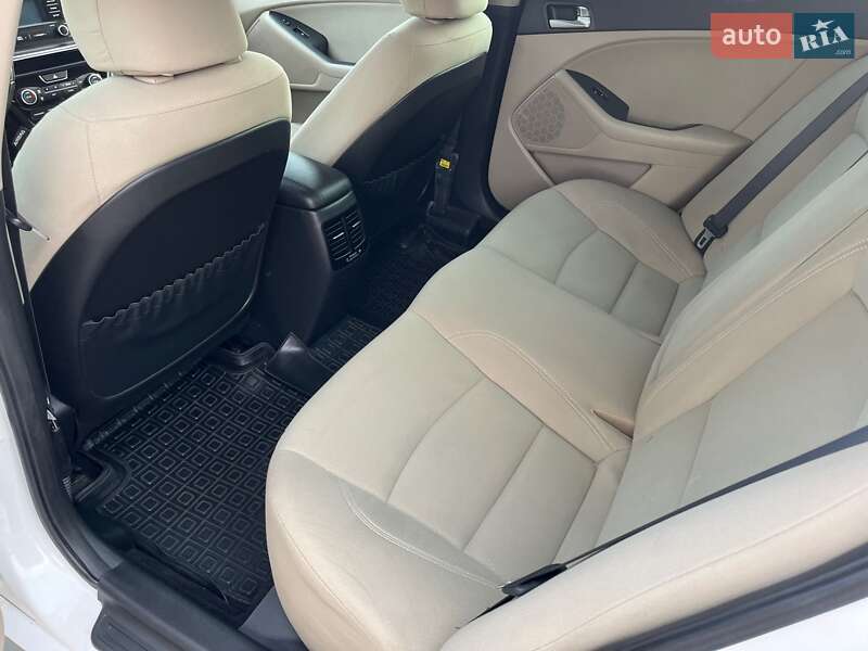 Седан Kia Optima 2014 в Полтаве
