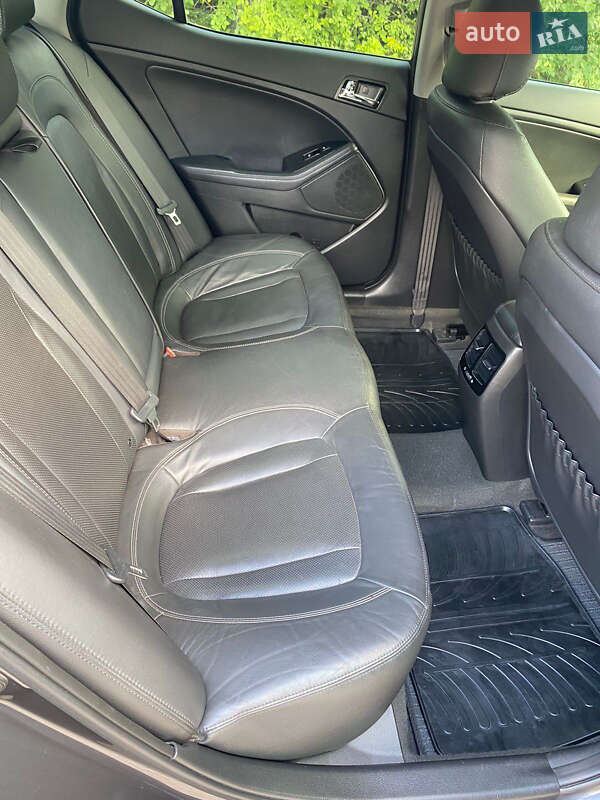 Седан Kia Optima 2012 в Новомосковську