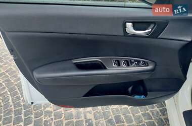 Седан Kia Optima 2016 в Днепре