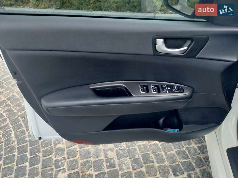 Седан Kia Optima 2016 в Днепре