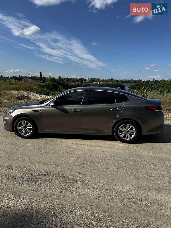 Седан Kia Optima 2016 в Кременчуге