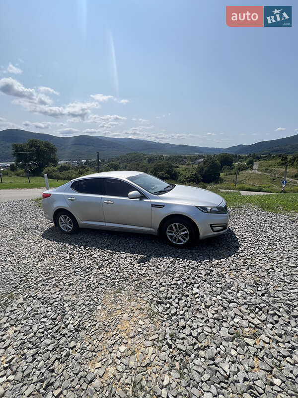 Седан Kia Optima 2011 в Києві