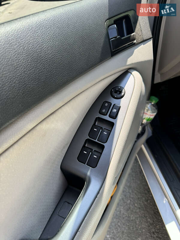 Седан Kia Optima 2013 в Днепре