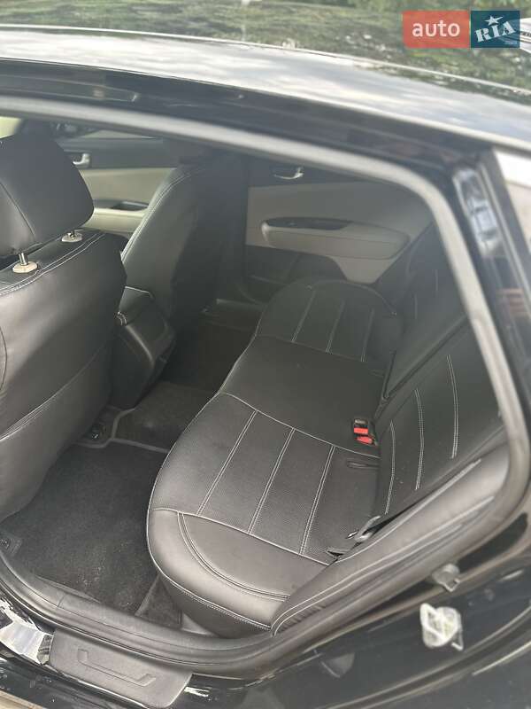 Седан Kia Optima 2018 в Киеве