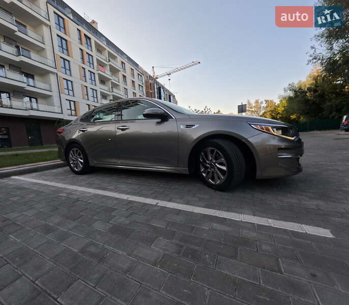 Седан Kia Optima 2018 в Львове