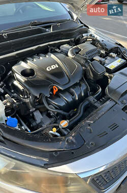 Седан Kia Optima 2011 в 