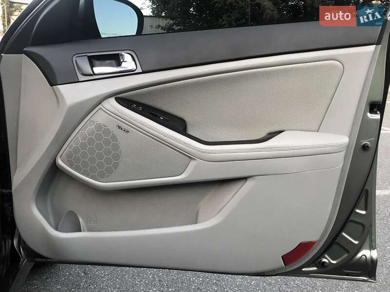 Седан Kia Optima 2014 в Києві