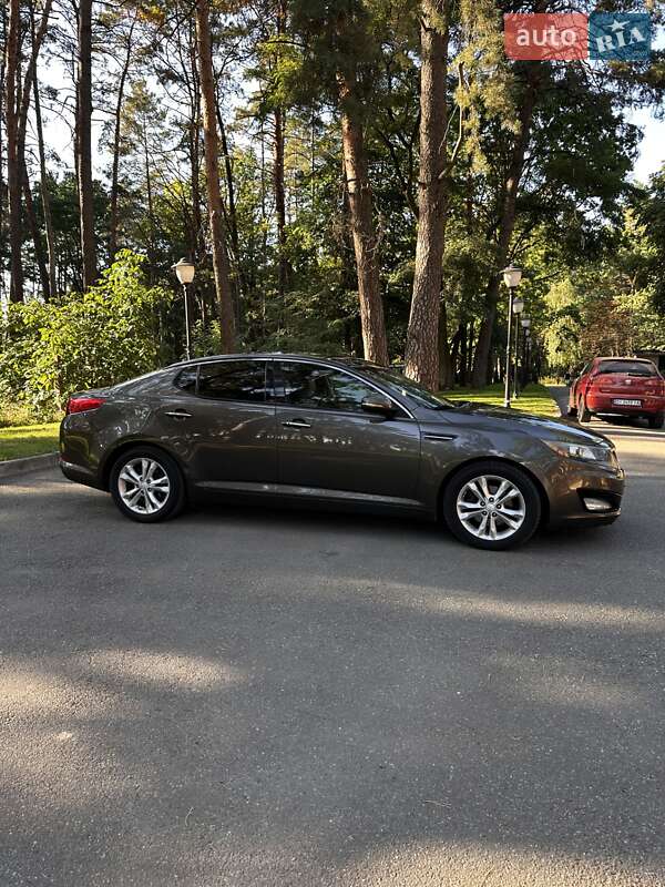 Седан Kia Optima 2012 в Чернігові