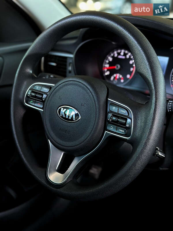 Седан Kia Optima 2016 в Києві