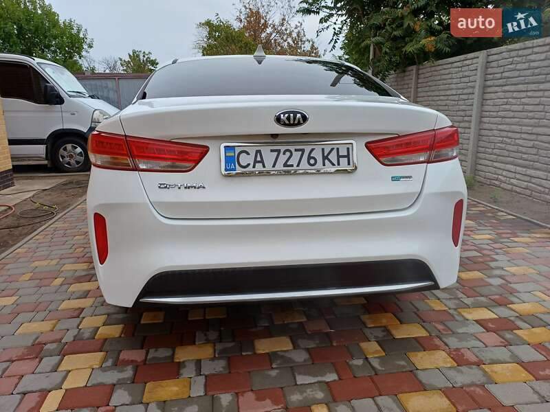 Седан Kia Optima 2016 в Черноморске