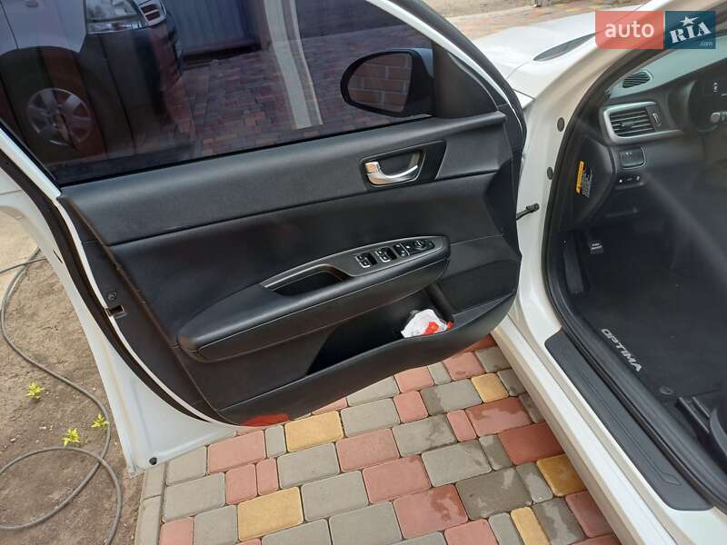 Седан Kia Optima 2016 в Черноморске