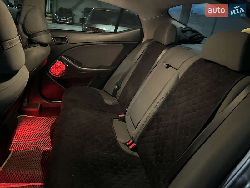 Седан Kia Optima 2015 в Киеве