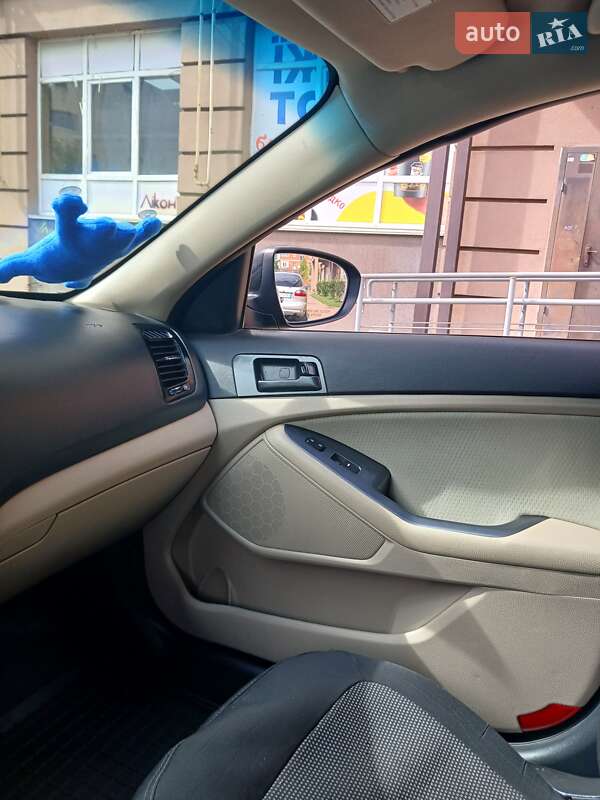 Седан Kia Optima 2013 в Вишневому