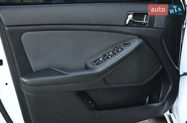 Седан Kia Optima 2012 в 