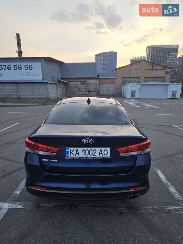 Седан Kia Optima 2017 в Киеве