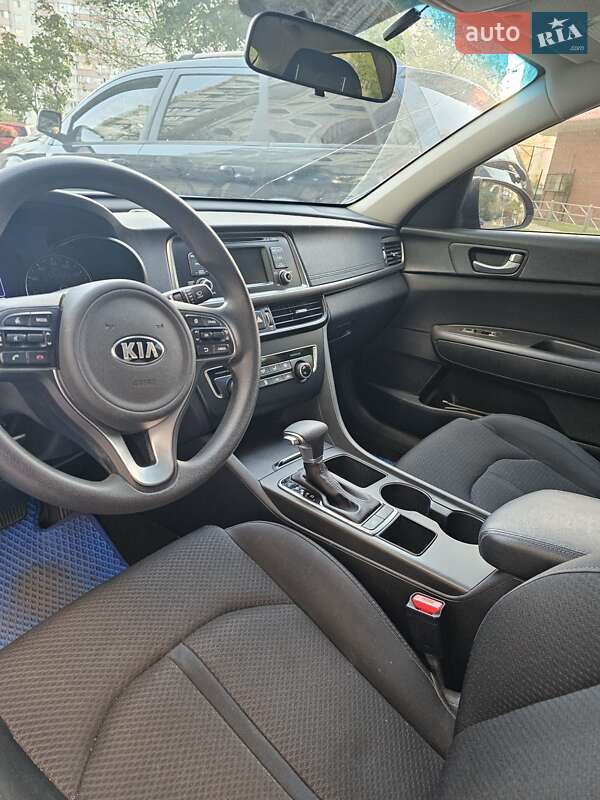 Седан Kia Optima 2017 в Киеве
