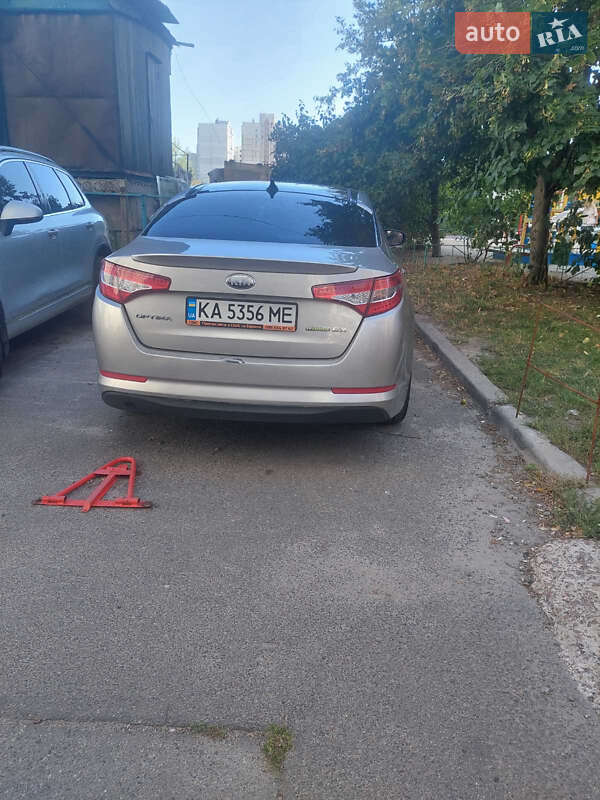 Седан Kia Optima 2013 в Киеве