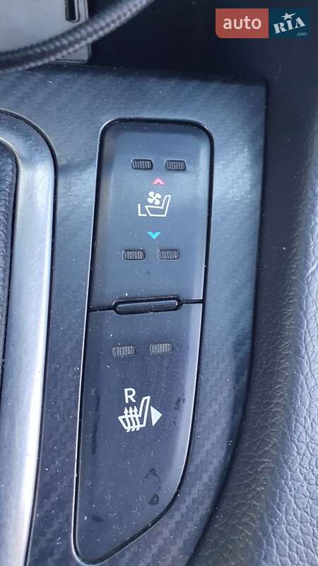 Седан Kia Optima 2012 в Киеве