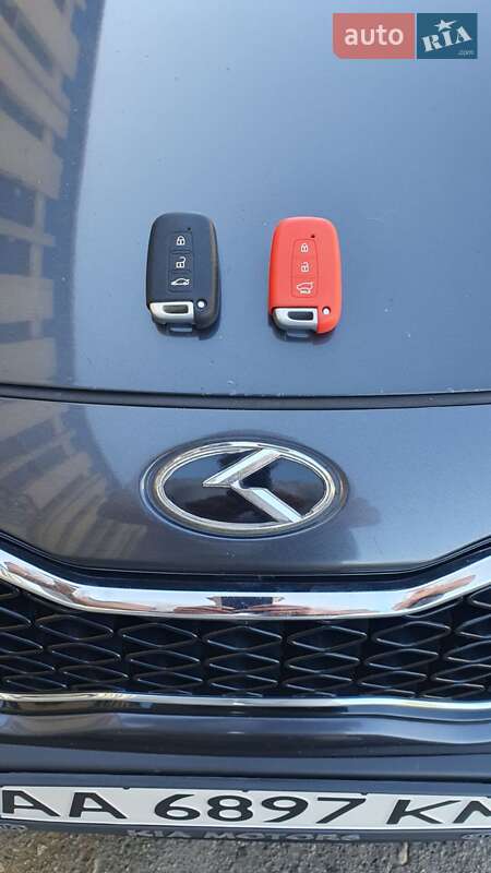 Седан Kia Optima 2012 в Киеве