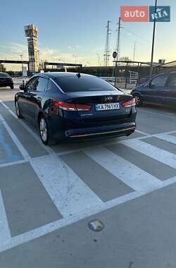 Седан Kia Optima 2017 в Ужгороде
